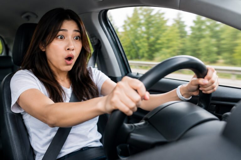 Ban mobil goyang