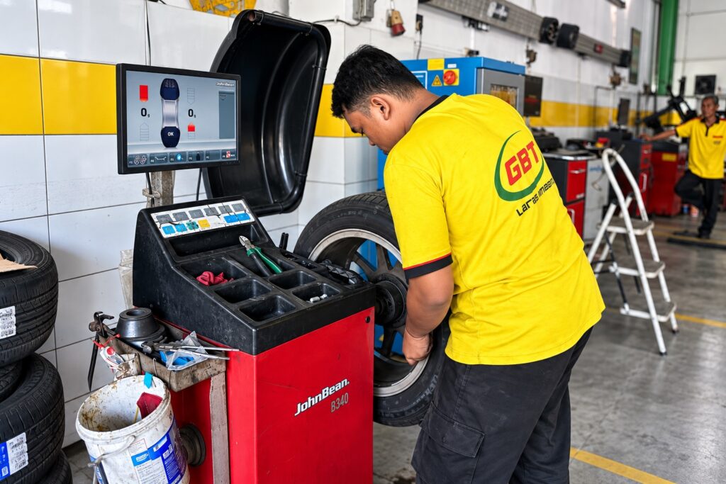 service kaki mobil terdekat