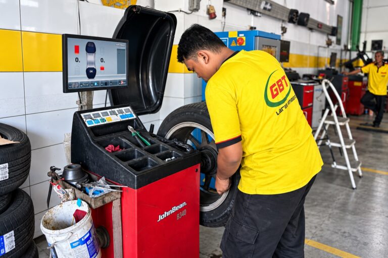 service kaki mobil terdekat